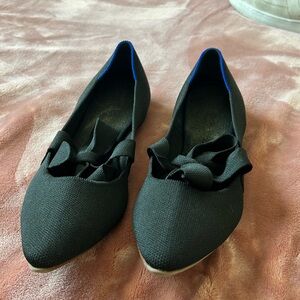 Rothy’s point flats with bow in black size 11
